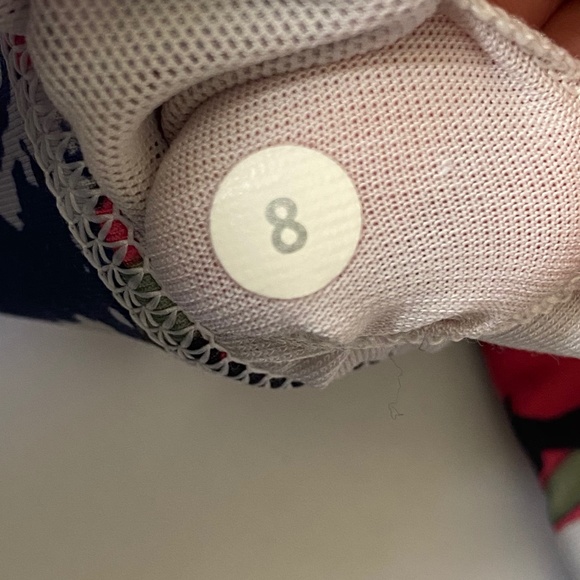 Lululemon Rise and Run Sports Bra Size 8 - Picture 5 of 5